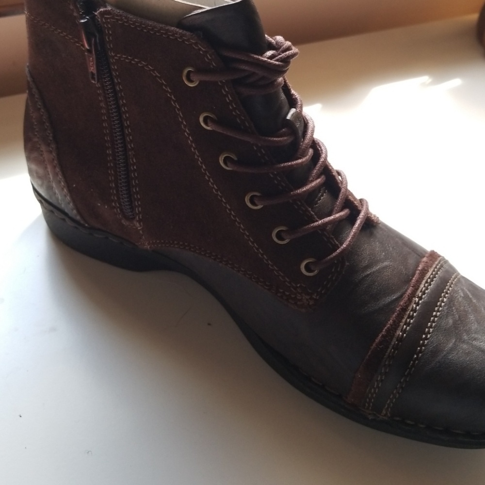 Clark's Whistle Watch Boot with side zip size 9W